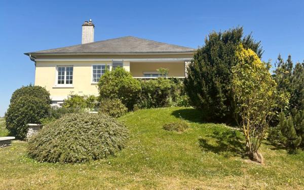 Maison à vendre    6 pièces •  Favières