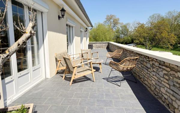 Maison à vendre    6 pièces •  Favières