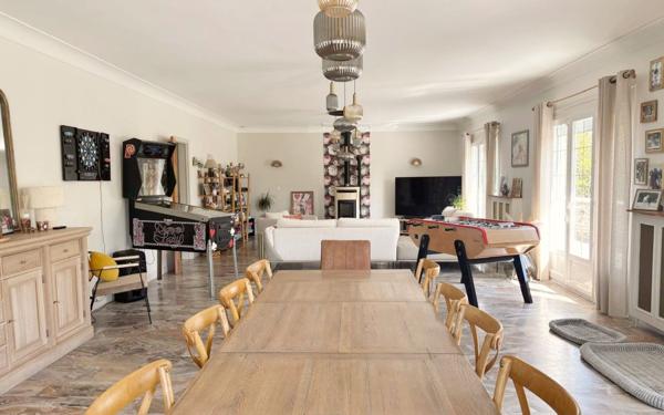 Maison à vendre    6 pièces •  Favières