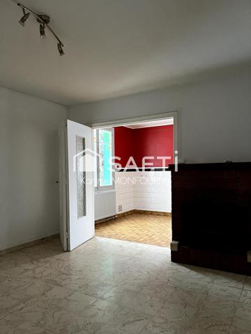 Maison avec petites dépendances et garage