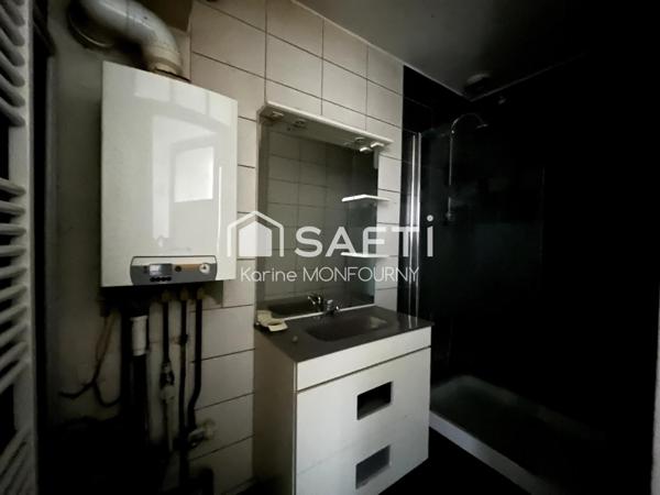 Maison avec petites dépendances et garage