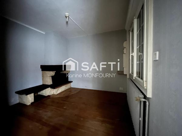 Maison avec petites dépendances et garage