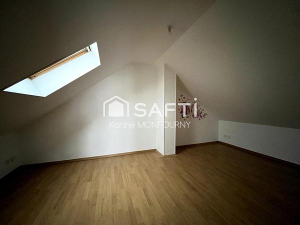 Maison avec petites dépendances et garage