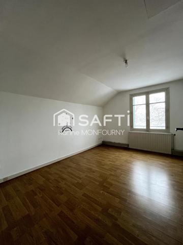 Maison avec petites dépendances et garage