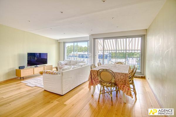 Versailles Montreuil / Parc de Mme Elisabeth - Appartement 4 pièces 110 m² carrez situé au 4ème étage avec ascenseur, cave et box 880 000 € **  - Référence  28249