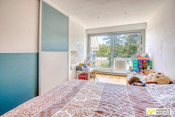 Versailles Montreuil / Parc de Mme Elisabeth - Appartement 4 pièces 110 m² carrez situé au 4ème étage avec ascenseur, cave et box 880 000 € **  - Référence  28249