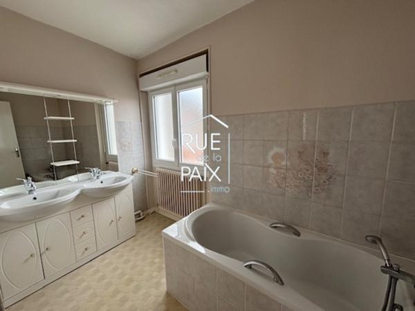 79390 THENEZAY Maison Thenezay 4 pièce(s) 84 m2