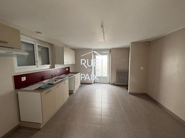 79390 THENEZAY Maison Thenezay 4 pièce(s) 84 m2