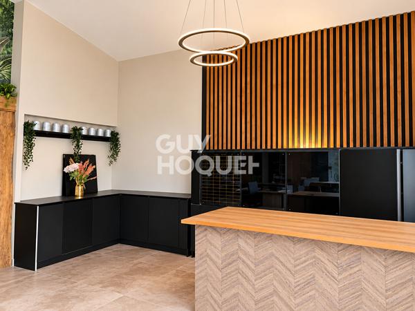 Local professionnel avec showroom et entrepôt  ! Parcelle de 530 m²