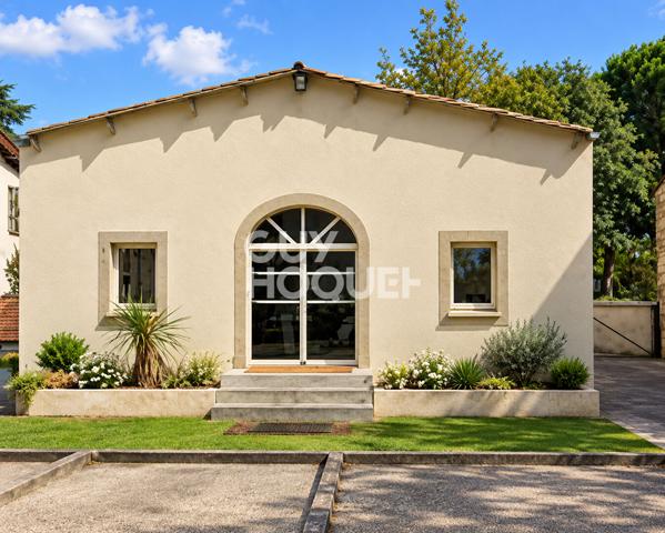 Local professionnel avec showroom et entrepôt  ! Parcelle de 530 m²