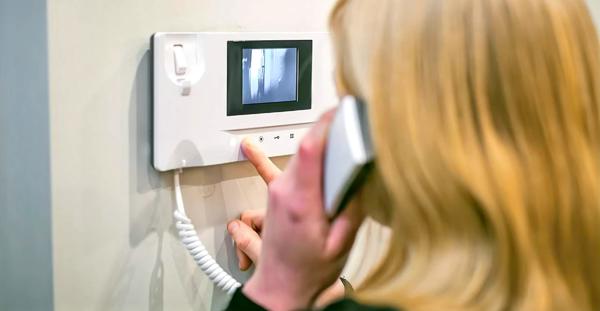 Clavette (17220) Studio rénové avec grande terrasse