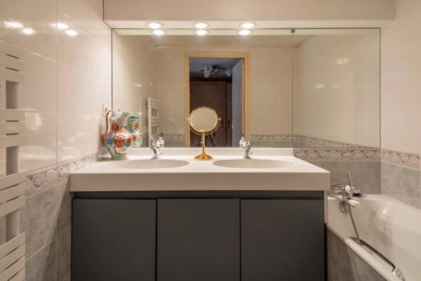 Lyon 3 - Préfecture - Appartement de 128,38 m² - 2 chambres - À rénover
