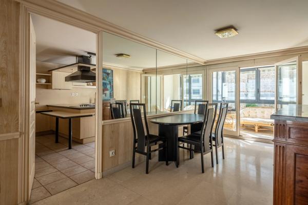 Lyon 3 - Préfecture - Appartement de 128,38 m² - 2 chambres - À rénover