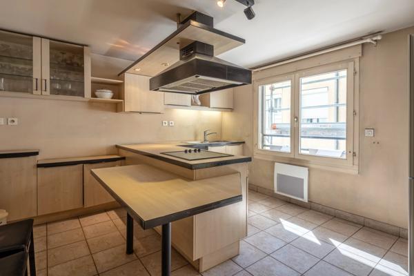 Lyon 3 - Préfecture - Appartement de 128,38 m² - 2 chambres - À rénover