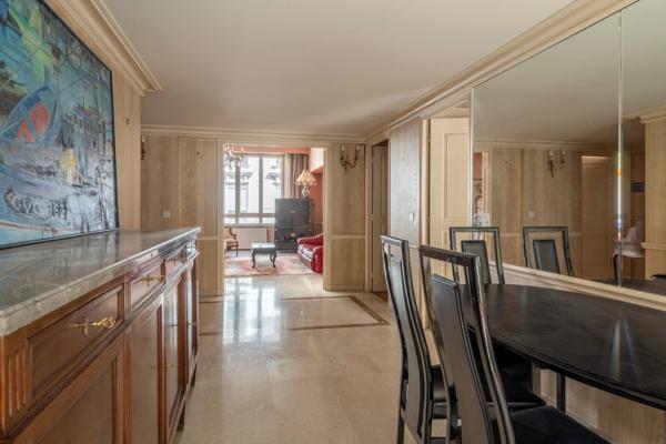 Lyon 3 - Préfecture - Appartement de 128,38 m² - 2 chambres - À rénover