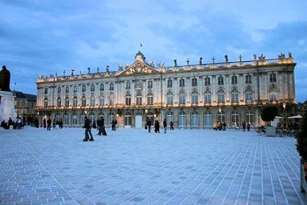 Fonds de commerce à vendre NANCY (54) : TABAC - FDJ - PMU - RELAIS POSTAL - SOUVENIRS - DIVERS - 81 m2 - Emplacement n° 1 en angle.