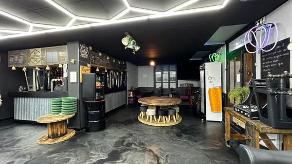 Fonds de commerce d'activité de salon coiffure-barbier, bar et location de bien immobilier à Compiègne