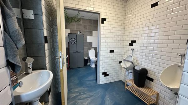 Fonds de commerce d'activité de salon coiffure-barbier, bar et location de bien immobilier à Compiègne