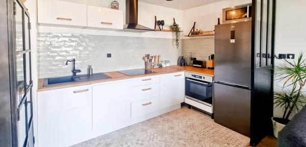 PAREMPUYRE - Appartement T3 de 61 m²  avec terrasse 8m² au 2e et dernier étage d'une résidence avec piscine