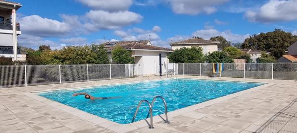 PAREMPUYRE - Appartement T3 de 61 m²  avec terrasse 8m² au 2e et dernier étage d'une résidence avec piscine