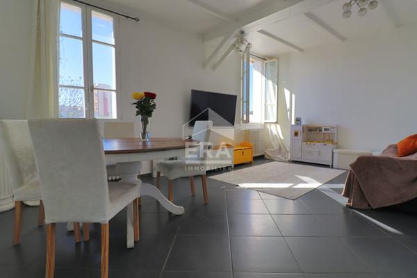 Marseille 13010  - Bel appartement T3 traversant de 55 m² avec balcon