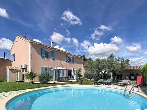 Mas de caractère 180m² avec piscine et dépendance 80 m² à Camaret-sur-Aigues