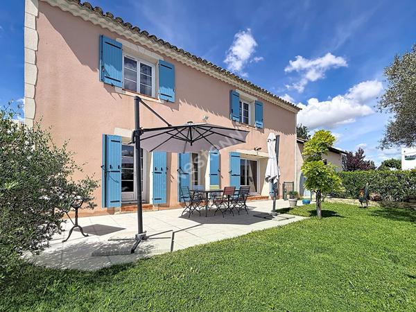 Mas de caractère 180m² avec piscine et dépendance 80 m² à Camaret-sur-Aigues