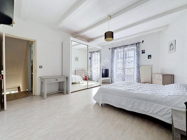 Mas de caractère 180m² avec piscine et dépendance 80 m² à Camaret-sur-Aigues