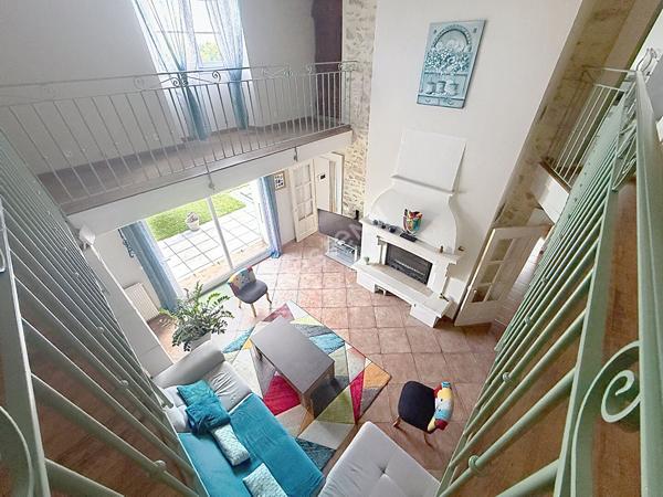 Mas de caractère 180m² avec piscine et dépendance 80 m² à Camaret-sur-Aigues