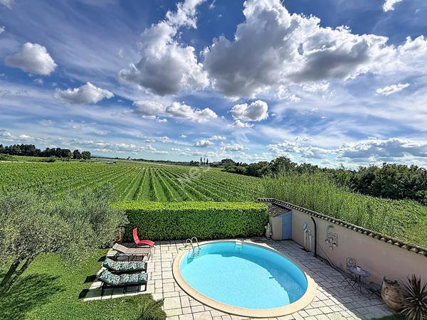 Mas de caractère 180m² avec piscine et dépendance 80 m² à Camaret-sur-Aigues
