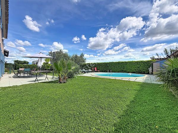 Mas de caractère 180m² avec piscine et dépendance 80 m² à Camaret-sur-Aigues