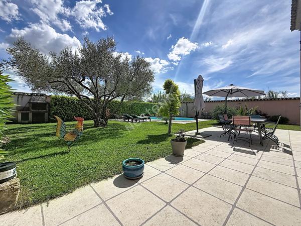 Mas de caractère 180m² avec piscine et dépendance 80 m² à Camaret-sur-Aigues