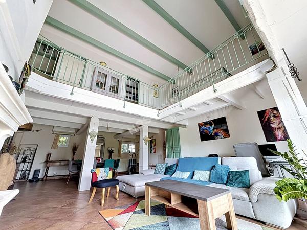 Mas de caractère 180m² avec piscine et dépendance 80 m² à Camaret-sur-Aigues