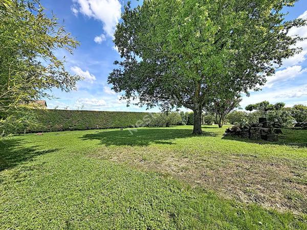 Mas de caractère 180m² avec piscine et dépendance 80 m² à Camaret-sur-Aigues