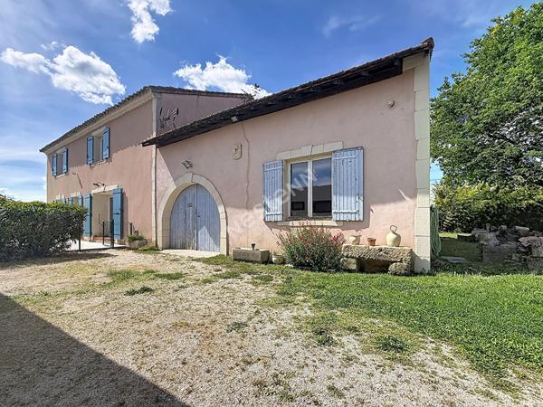 Mas de caractère 180m² avec piscine et dépendance 80 m² à Camaret-sur-Aigues