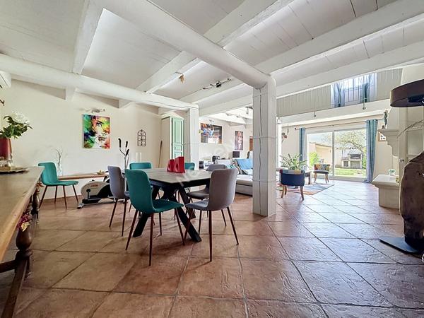 Mas de caractère 180m² avec piscine et dépendance 80 m² à Camaret-sur-Aigues