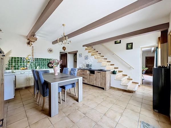 Mas de caractère 180m² avec piscine et dépendance 80 m² à Camaret-sur-Aigues