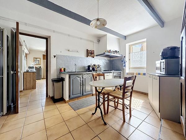 Mas de caractère 180m² avec piscine et dépendance 80 m² à Camaret-sur-Aigues