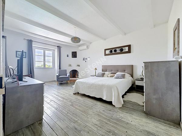 Mas de caractère 180m² avec piscine et dépendance 80 m² à Camaret-sur-Aigues
