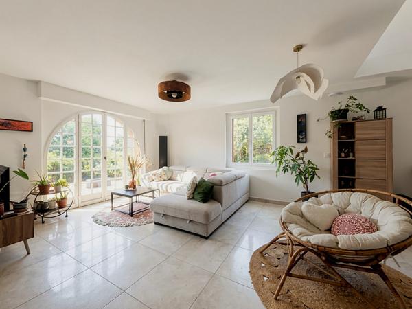Maison de caractère, 3 chambres, volumes et suite parentale de plain pied ; 155m² - Inzinzac Lochrist