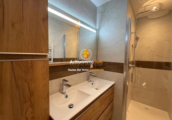 Vente                                                      Appartement
                        
                     3 pièces                      50 m2                     à Eygliers