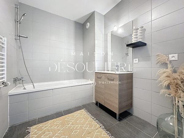 Appartement trois pièces, 12' a vélo du marché des halles