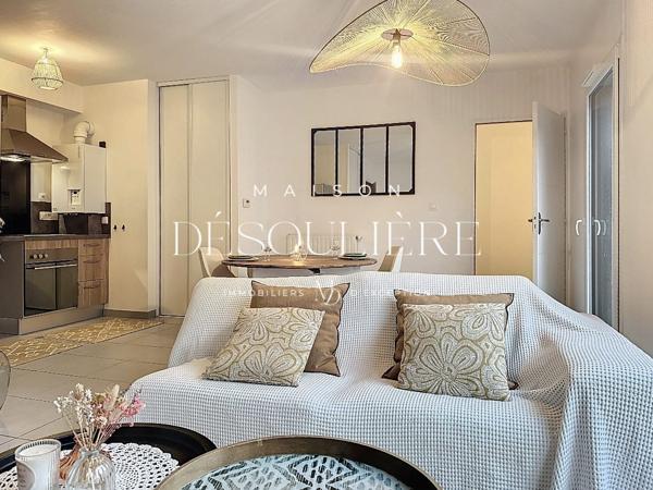 Appartement trois pièces, 12' a vélo du marché des halles