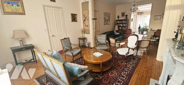 MALO LES BAINS, à deux pas de la plage, 190 m² habitables pour cette Superbe Maison Malouine de...