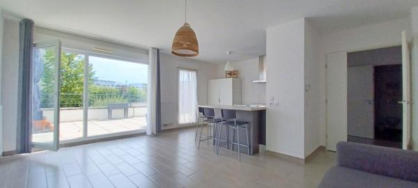 T2 en rez-de-chaussée avec terrasse T2 en rez-de-chaussée avec terrasse de 28 m², garage fermé et parking extérieur – Belle exposition Sud-Est