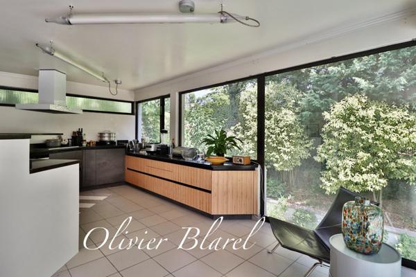 Chatou villa d'architecte 8 pièces, jardin paysagé, quartier recherché