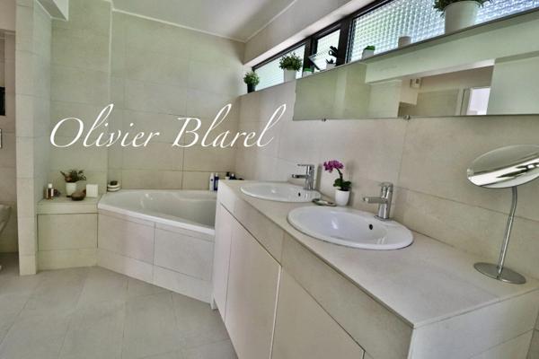 Chatou villa d'architecte 8 pièces, jardin paysagé, quartier recherché