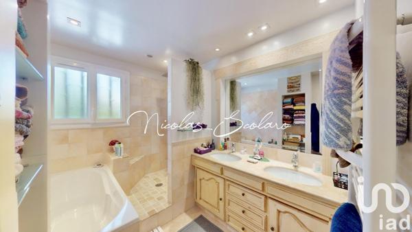 Maison traditionnelle 5 pièces de 152 m² à Taillades (84300)