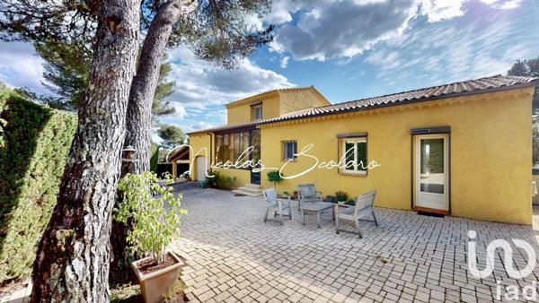 Maison traditionnelle 5 pièces de 152 m² à Taillades (84300)