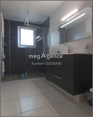 Maison à Bressuire, 79300 - 7 pièces 102m²